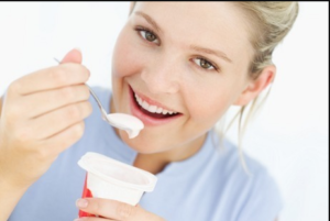 Rutin Konsumsi Yogurt Cegah Keropos Tulang